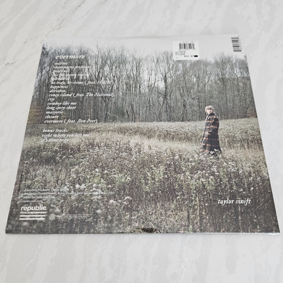 Taylor Swift Evermore Green Vinyl Edition - Picture 2 of 4